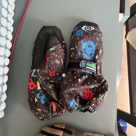 Warm n Toasty : Colorful BURTON Kids Mittens - Picture 1 of 2